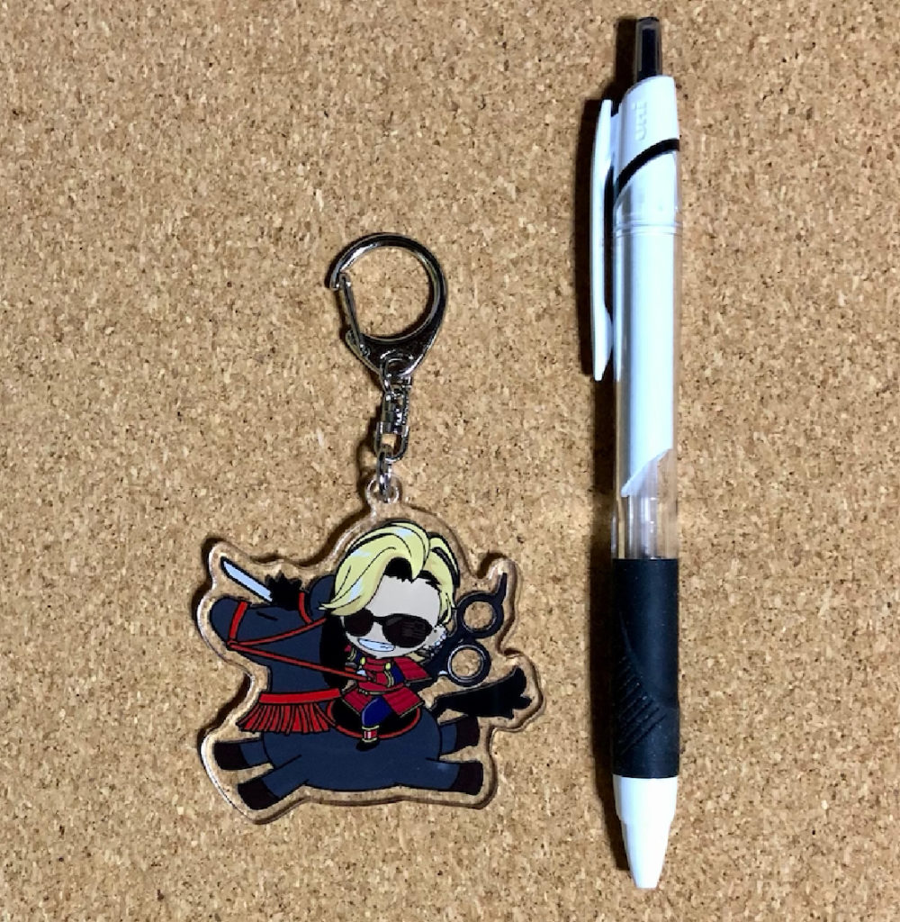 アトリエしろのオリジナルグッズ・人斬りちゃん丙午のアクキーです。 サイズは約６センチ。丙午に乗った人斬りちゃんが2026年を駆け上がります!!